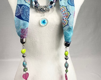 Blossom Kiss - Open with Caps Scarf Necklace