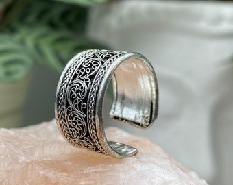 Bague ethnique florale / Bague argentée / Bague hippie bohème / Bague tibétaine / Bague bohème / Bague gitane / Fait main au Népal