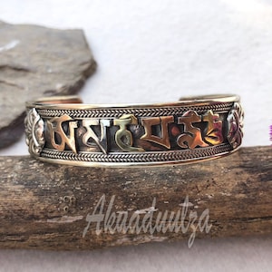 Om mani padme hum Tibetan Copper Bracelet / Buddhist Mantra Bangle / Hippie Boho Jewellery / Ethnic Cuff bracelet