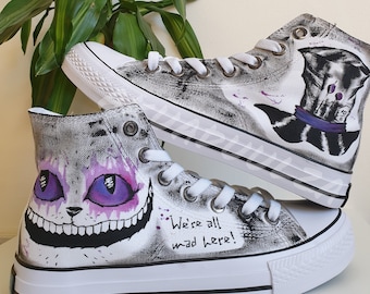 Lila Grinsekatze / Alice im Wunderland - Handbemalte Schuhe / Verrückter Hutmacher / Wir sind alle hier verrückt / Personalisierte Schuhe / Personalisiertes Geschenk