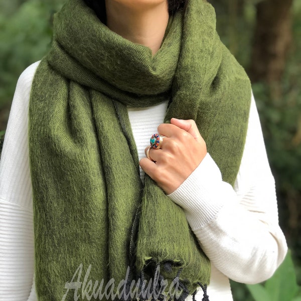 Bufanda nepalí de lana de yak verde caqui / chal del Himalaya / bufanda grande y cálida / chal suave hippie bohemio