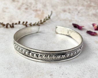 Ethnic Bangle / Made in Nepal / HIPPIE BOHO Silver Coloured Bracelet / Himalayan Tibetan Jewellery / Unisex Adjustable Bangle