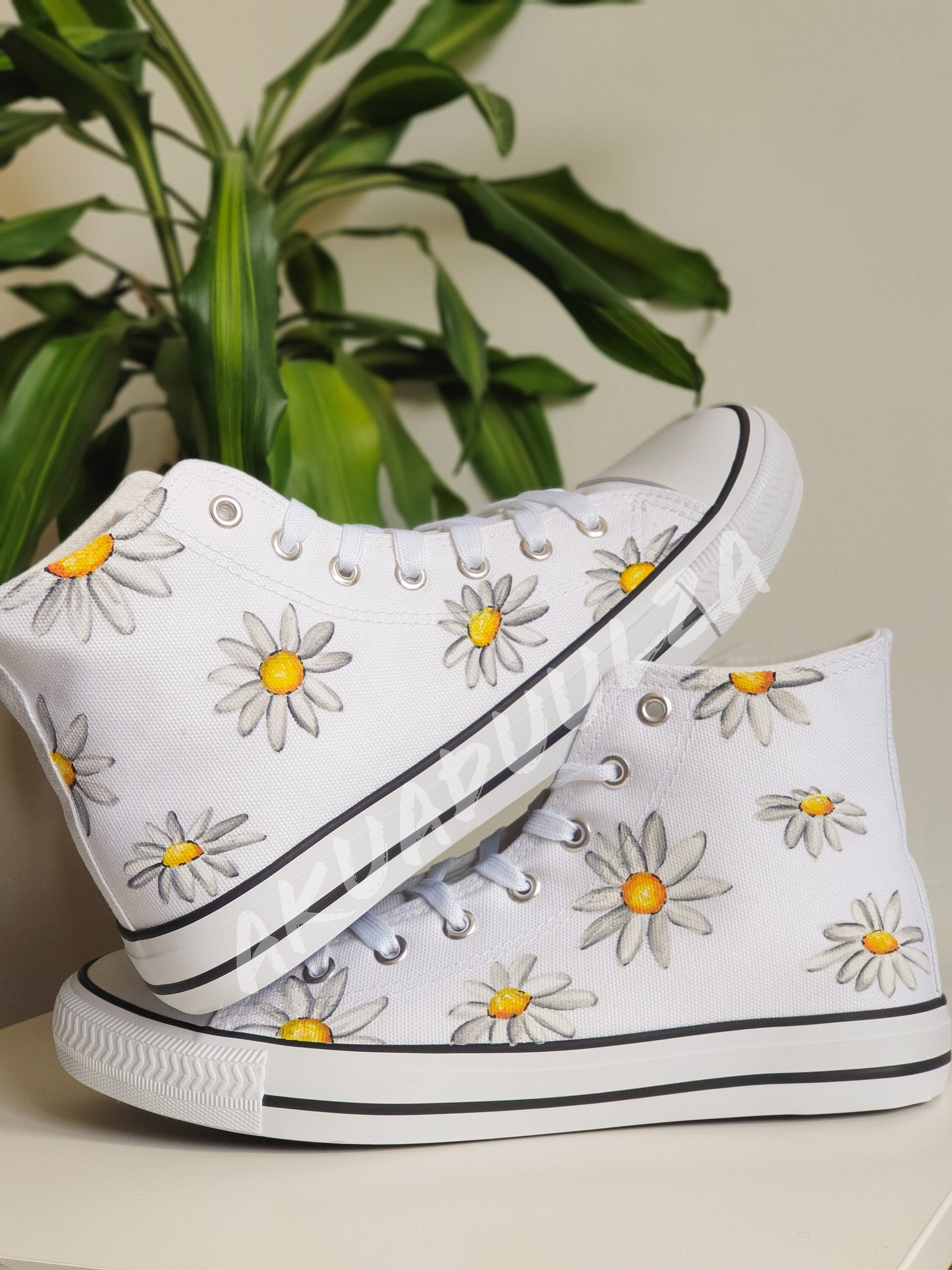Converse top daisy print