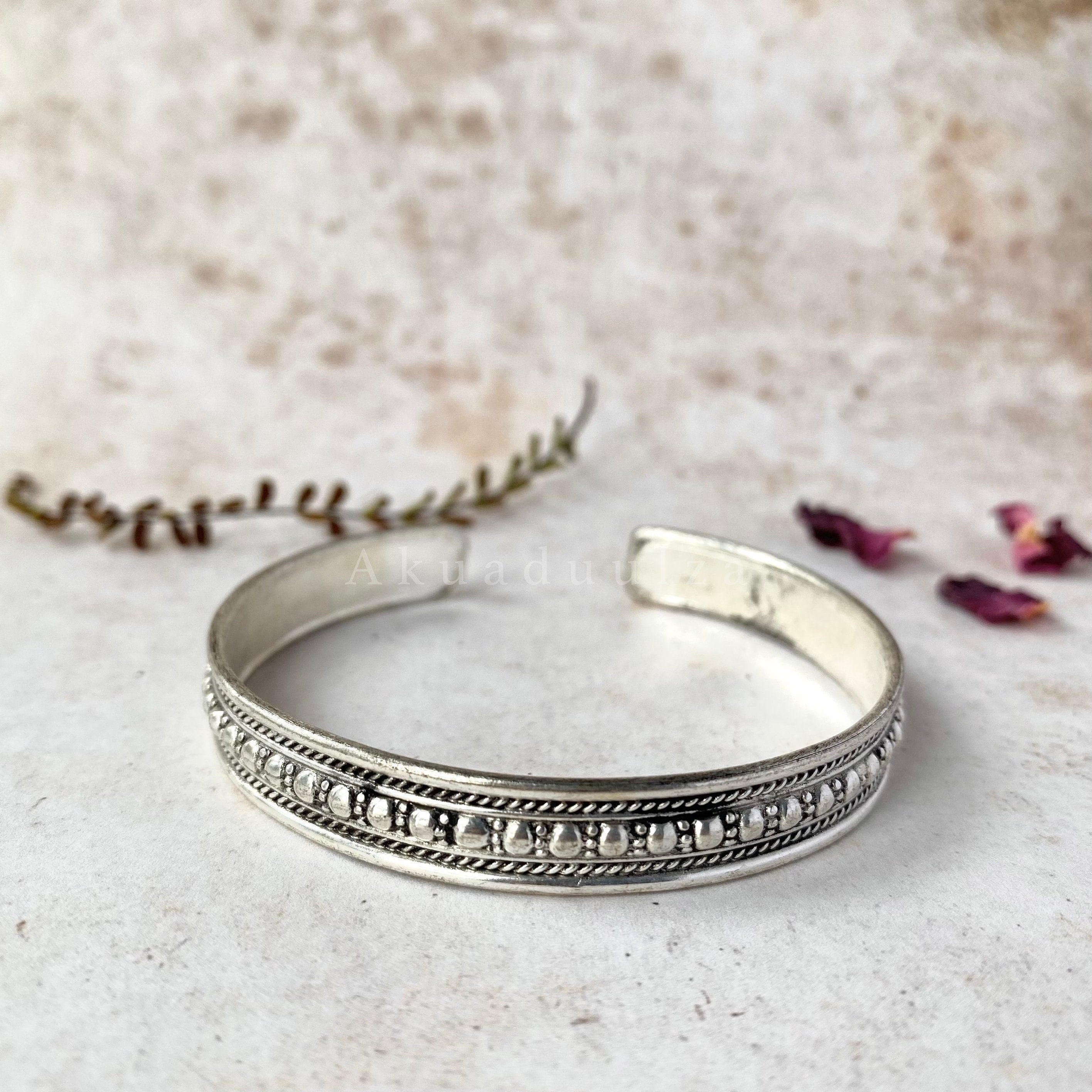 Nepal silver bangle - Etsy 日本