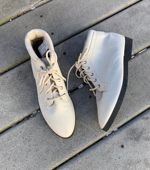 VINTAGE White Leather Lace-Up Ankle Boots || Skinn