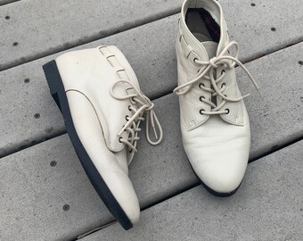 Vintage White Lace-Up Ankle Boots || Western Style Danexx Ankle Booties, 8