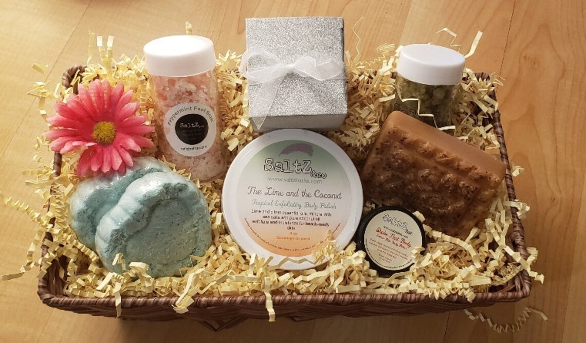 Come On Pretty Mama Escape Winter Gift Basket / tropical