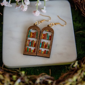 Bookshelf earrings, Gifts for Readers, Trendy Dangle earrings, Earrings for Booklovers, Gifts for Book Lovers, Books, Cute teacher gifts