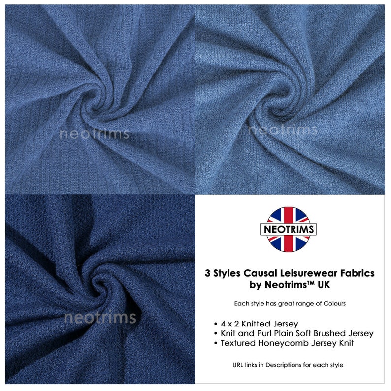 Op de afbeelding: Drie verschillende blauwe stofstalen, elk met een andere textuur. De stoffen zijn ge&euml;tiketteerd met "Neotrims" en worden beschreven als "4 x 2 gebreid jersey", "Gestoffeerd jersey met gladde brei en parels" en "Gestructureerd honingraat jersey brei".