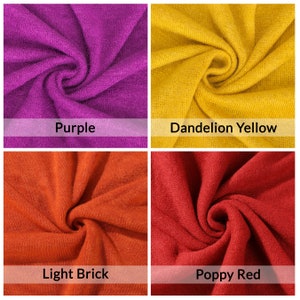 Puede incluir: Cuatro muestras de tela en diferentes colores: morado, amarillo diente de le&oacute;n, ladrillo claro y rojo amapola. La tela es un tejido suave y texturizado.