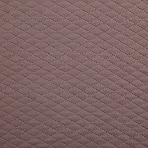 Peut inclure: Gros plan sur un tissu textur&eacute; avec un motif en diagonale. Le tissu est de couleur brun clair.
