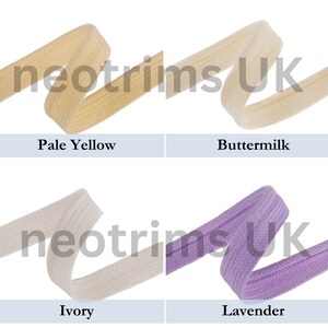Puede incluir: Cinta de sarga de algod&oacute;n de cuatro colores diferentes: amarillo p&aacute;lido, suero de leche, marfil y lavanda. La cinta est&aacute; doblada por la mitad y tiene aproximadamente 2,5 cm de ancho.