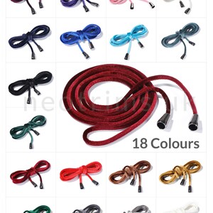 Puede incluir: 18 colores de cordón de terciopelo con puntas metálicas. El cordón se muestra en varios colores, incluidos rojo, azul, verde y negro. El cordón mide aproximadamente 1 metro de largo.