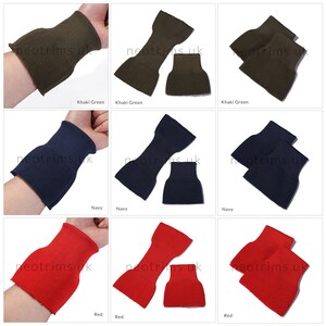 Puede incluir: Tres juegos de calentadores de brazos de tejido de punto en tres colores: verde caqui, azul marino y rojo. Cada juego incluye un calentador de brazo individual y un par de calentadores de brazo.