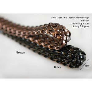 Peut inclure: Deux lani&egrave;res en cuir tress&eacute;es, l'une marron et l'autre noire, avec une finition semi-brillante. Les lani&egrave;res mesurent 115 cm de long et 2 cm de large.  Semi Gloss Faux Leather Plaited Strap Narrow 115cm Long x 2cm Strong & Supple