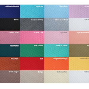Peut inclure: Un nuancier de 24 &eacute;chantillons de tissu avec une vari&eacute;t&eacute; de couleurs et de textures. Les &eacute;chantillons sont dispos&eacute;s en grille de quatre rang&eacute;es et six colonnes. Les couleurs comprennent le bleu marine fonc&eacute;, le turquoise, le bleu b&eacute;b&eacute;, la lavande, le noir, le gris anthracite, le gris argent&eacute; chin&eacute;, le blanc cass&eacute;, le rose poudr&eacute;, le rose cerise, le rose clair, le p&ecirc;che abricot clair, le bleu canard, le vert irlandais, le jade comme slade, le kaki, le brun brique, le rouge, l'orange mandarine, l'or bleuet, le taupe fonc&eacute;, le beige, le caramel, et le blanc cass&eacute;.