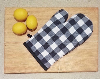 Gingham Oven Mitt