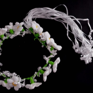 Girl&#39;s flower crown white