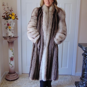 Raccoon Fur Coat Fox Tuxedo, Ladies Raccoon Full Length Fur, Racoon Coat With Fox Tuxedo, Ladies Fur Coat, Estate Fur Coats, Preloved Furs