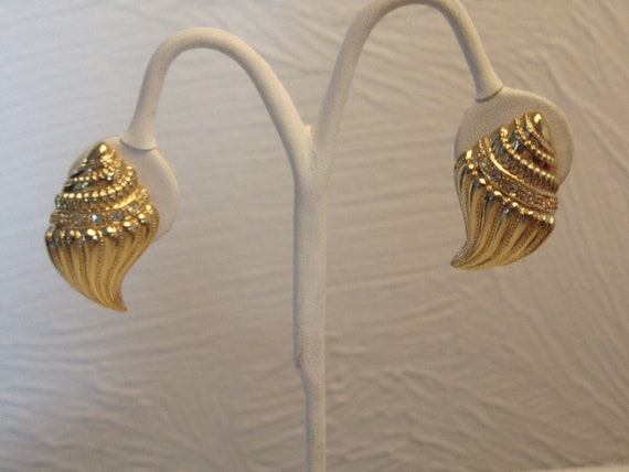 KJL Kenneth Jay Lane Undersea Shell Clip Earrings - image 10