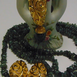 Jose Barrera Kvarts Halsband Örhängesset: Guldfärgade Scroll Clip-ons bild 2