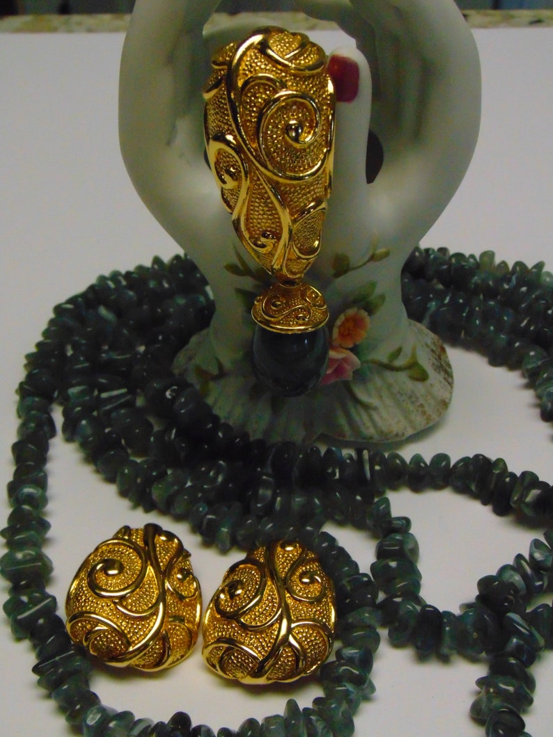 Jose Barrera Kvarts Halsband Örhängesset: Guldfärgade Scroll Clip-ons bild 2