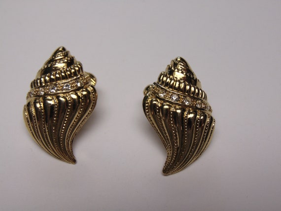 KJL Kenneth Jay Lane Undersea Shell Clip Earrings - image 1