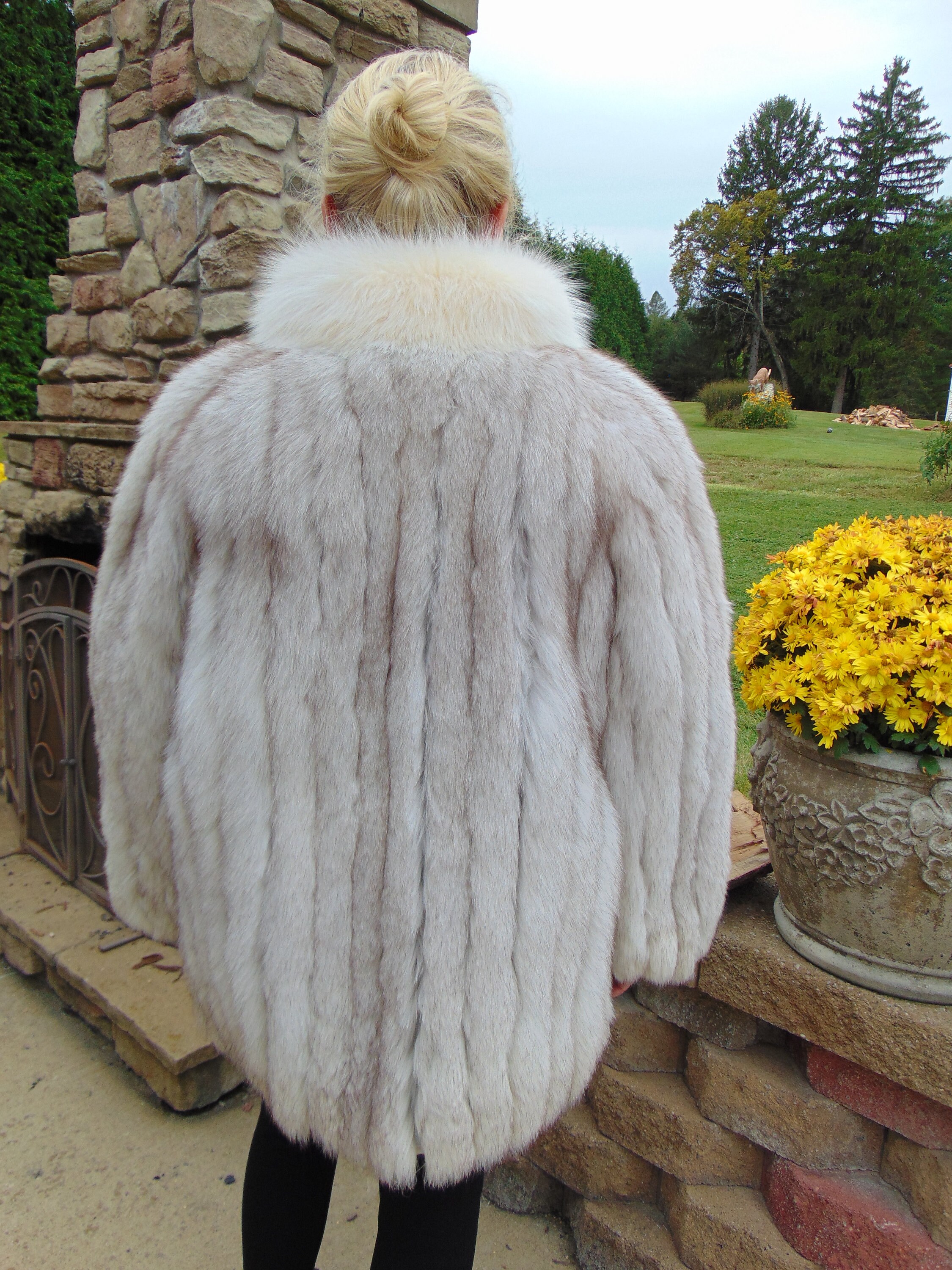 Eternallous SAGA FURS ラムレザーFOXファージャケット Natural Fur Fox Jacket, Blue Fox Furs, Fox Fur Jackets