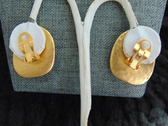 Vintage KJL Gold-Tone Necklace & Earring Set - Ru… - image 6