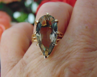 Anel em formato de pera com quartzo fumê, estilo anos 1950: ouro amarelo 14 quilates, tamanho 6.