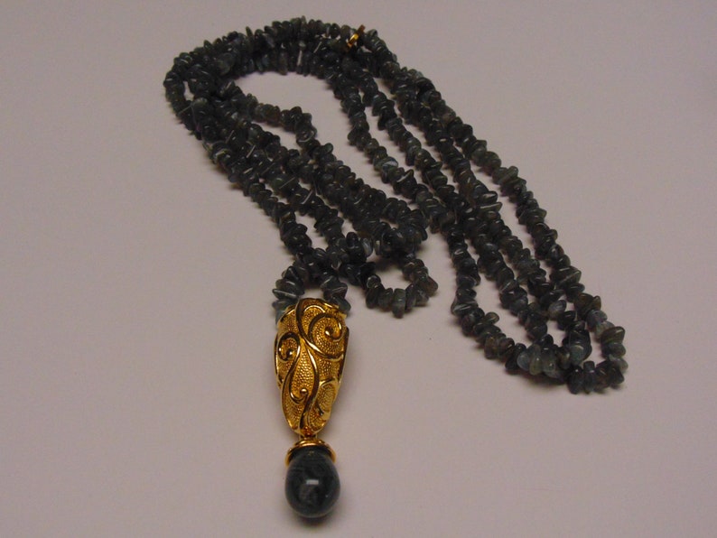Jose Barrera Kvarts Halsband Örhängesset: Guldfärgade Scroll Clip-ons bild 3