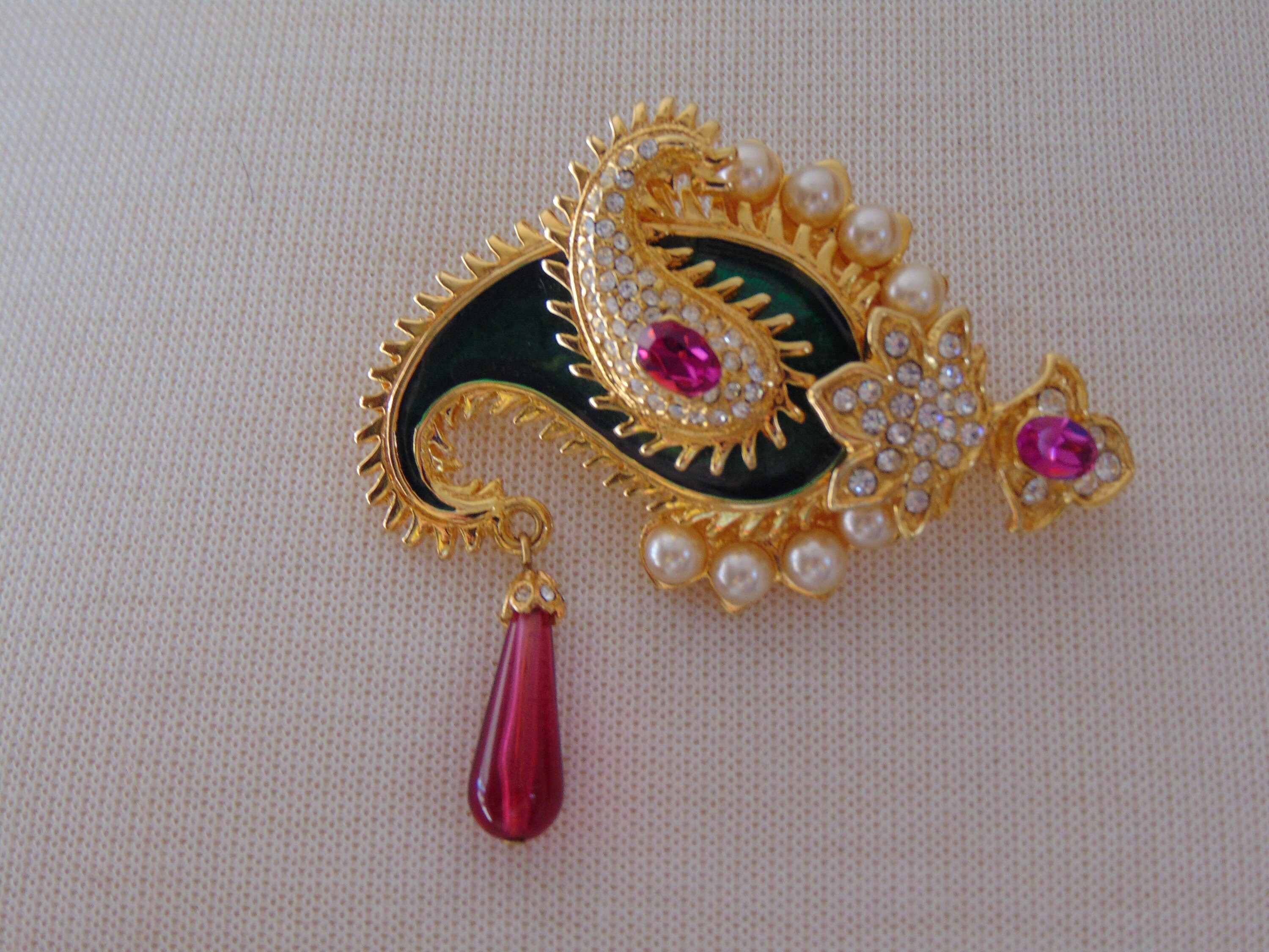 Kjl brooch deals