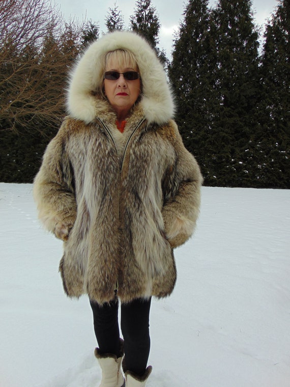 Hooded Coyote Jacket Canadian Furs, Preloved Coyot