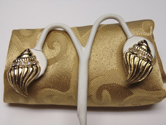 KJL Kenneth Jay Lane Undersea Shell Clip Earrings - image 7