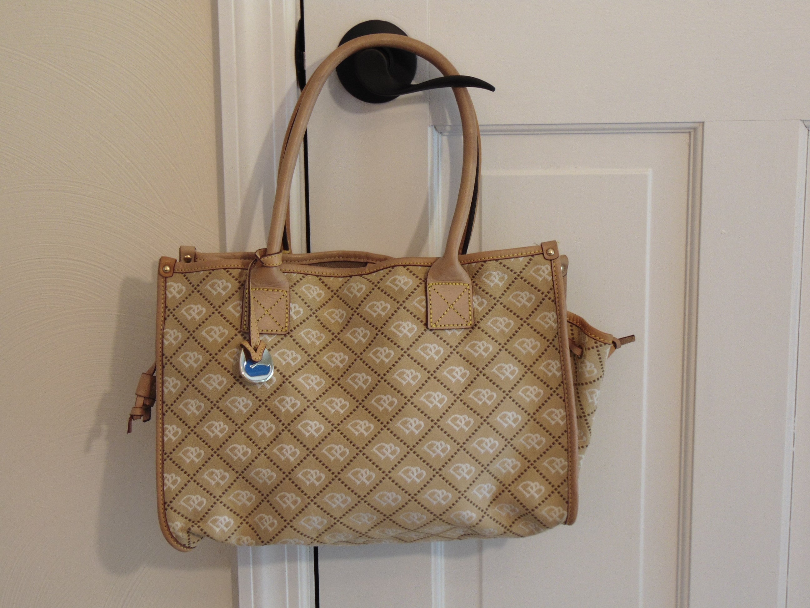 Dooney and bourke summer purses best sale