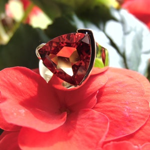 Spessartite Garnet Ring: Trillion Cut 10K Gold, Size 8