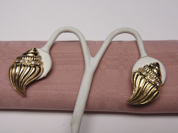 KJL Kenneth Jay Lane Undersea Shell Clip Earrings - image 6