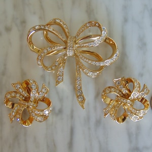 KJL Brooch & Earring Set For Spring Holidays, Derbies, Weddings, Parties, Cruises, Dinners, Chairty Luncheons, Western Dance, Theater