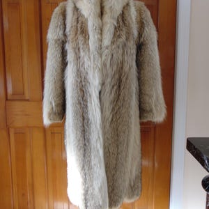 Natural Coyote Fur Coat, Long Coyote Fur Coat, Small Coyote Fur Coat, Preowned Coyote Furs, Vintage Coyote Fur Coat, Resort Coyote Fur Coat