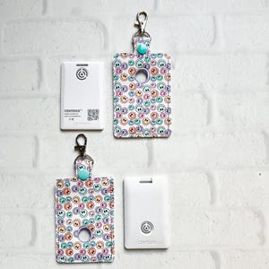 Happy Centegix Porte-carte d'identité avec alarme, Étiquette de sac avec alarme, Porte-cartes d'identité vertical avec alarme, Accessoire pour cordon, Cadeau pour enseignant, Cadeaux de moins de 20 ans, Porte-clés d'identité