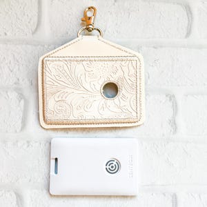 Porte-carte d'identité avec alarme en relief crème, Étiquette de sac avec alarme, Porte-cartes d'identité horizontal avec alarme, Accessoire pour cordon, Cadeau pour enseignant, Cadeaux de moins de 20 ans, Porte-clés d'identité