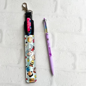 Charlie's Friends porte-clés porte-stylo, porte-stylet, étui porte-clés pour stylo de chien beagle blanc, porte-stylo, cadeaux de moins de 10 ans, clip pour badge pour cordon