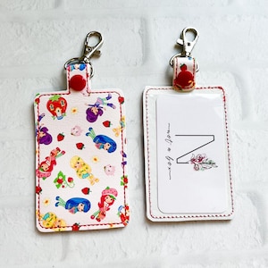 Porte-carte d'identité Strawberry Friends, Étiquette de sac personnalisée, Porte-badge d'identité personnalisé, Étui pour carte d'identité vertical, Tour de cou pour enseignant, Cadeaux de moins de 20 ans