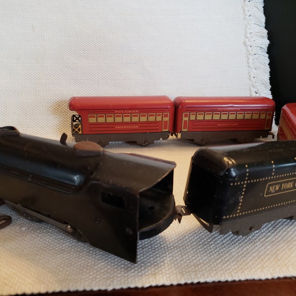 Marx Wind Up Tin Train With Cars, and Key Central Pullman Prewar