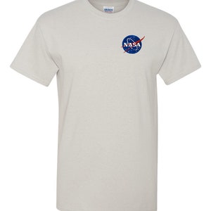 Camiseta bordada cinza claro com logotipo de almôndega da NASA – até 3 vezes – aprovada pela NASA – frete grátis