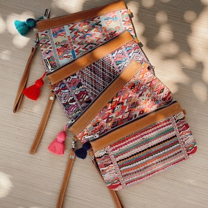 Bolso de mano cruzado, pieza única en su tipo, bolso de huipil, bolso de mano tipo huipil, cartera de mano, bolso de mano tipo sobre, bolso de mano tipo sobre hecho en Guatemala SPR03