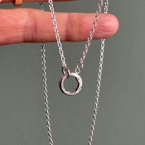 Halsband med samlarkedja i sterlingsilver: Charm Keeper-halsband