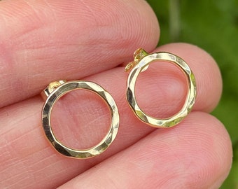 Hammered 14k Gold Filled Circle Stud Earrings: Minimalist Jewelry, Gold Studs