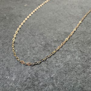 Delikat 9 karat guldkedja: Halsband i massivt guld för kvinnor bild 2