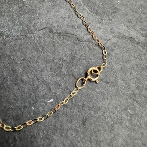 Delikat 9 karat guldkedja: Halsband i massivt guld för kvinnor bild 5